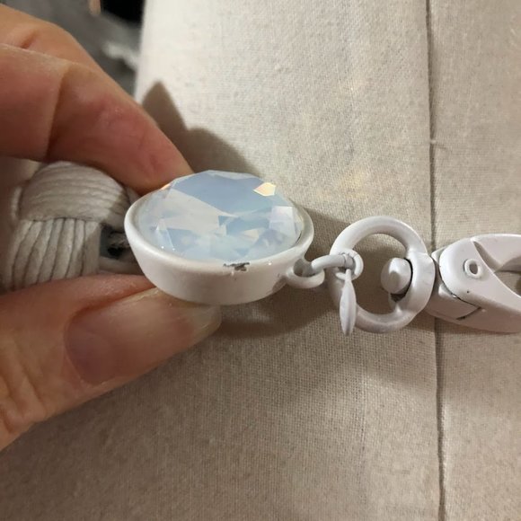 RARE SIGNED J CREW STATEMENT LG WHITE BRULEE RUBBER FLOWER CRYSTAL NECKLACE - Picture 6 of 9